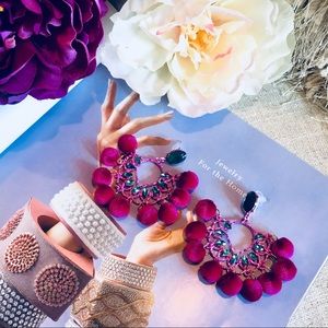 Mini pom-pom statement earring